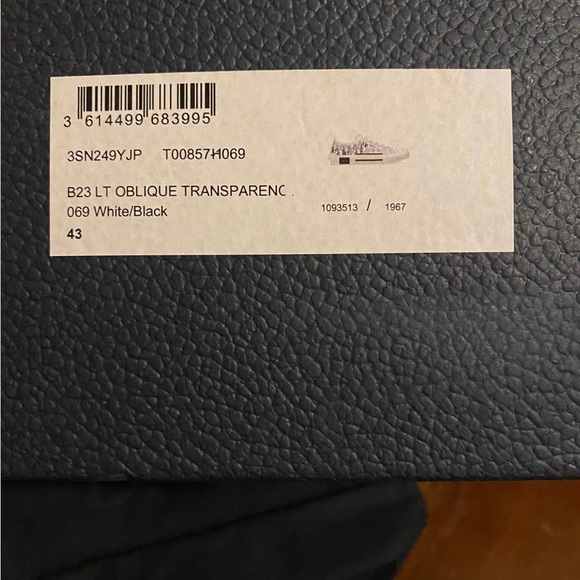 Looking to sell my shoes are Authenticated information will be provided. - Picture 4 of 6